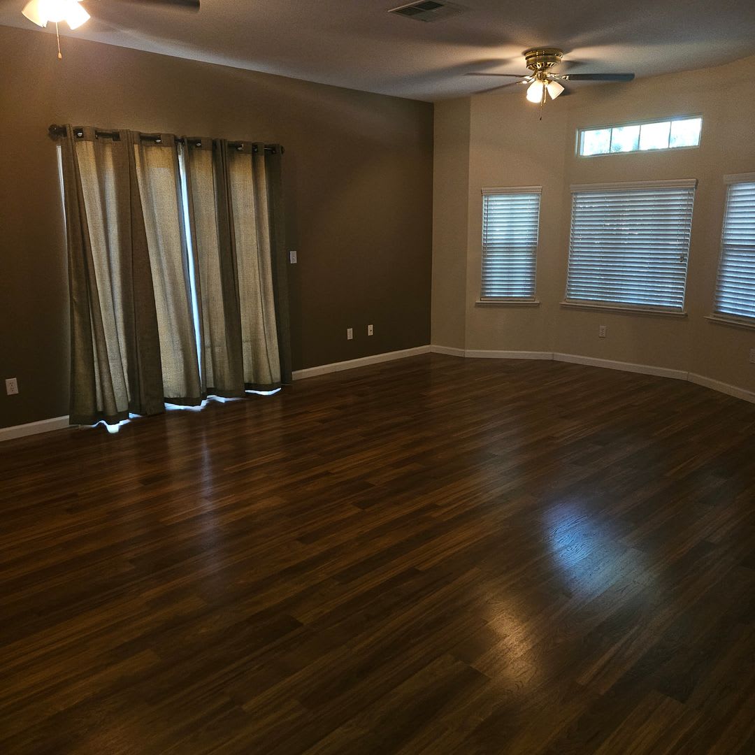 Charming 3 Bedroom Duplex Close To Doctors Hospital – photo 2