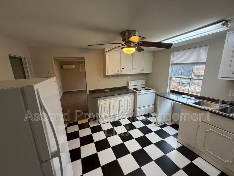 2111 Chamberlain Ave – photo 1