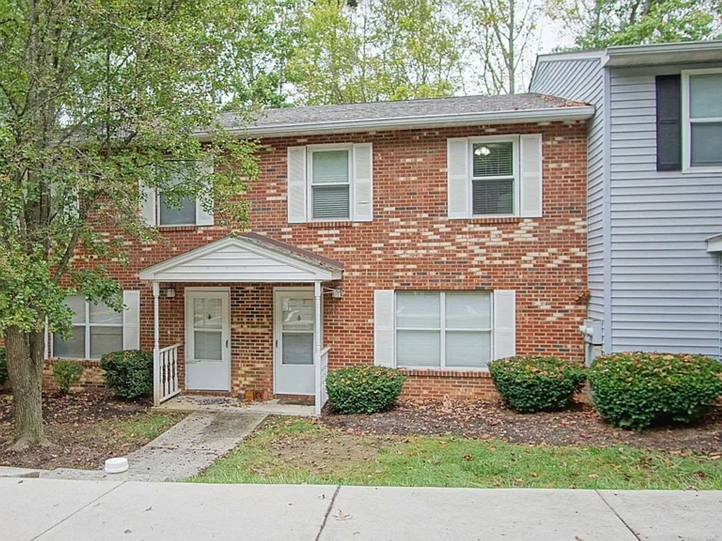 4 Bedroom 2 5 Bath Townhouse – photo 1
