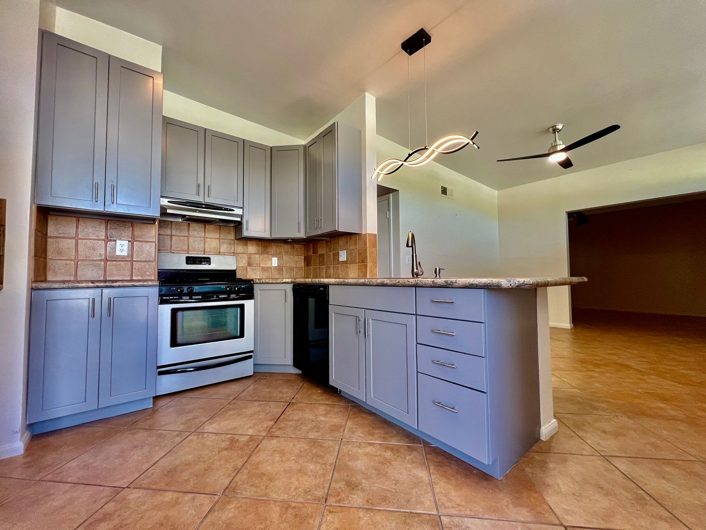 AVAILABLE NOW! 3 Bedroom 2 Bathroom POOL HOME in Palm Springs! – photo 5