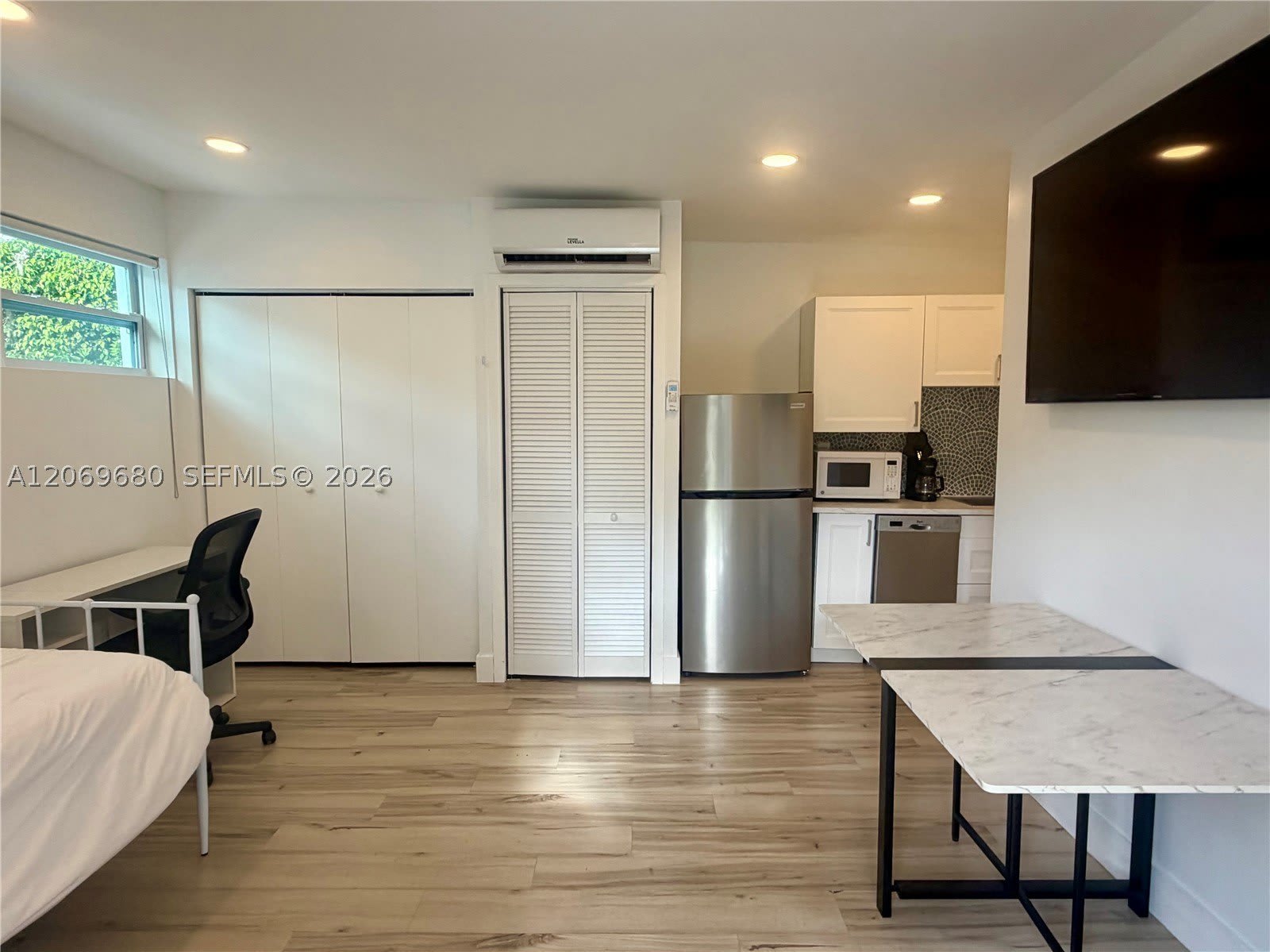 1125 Almeria Ave – photo 3