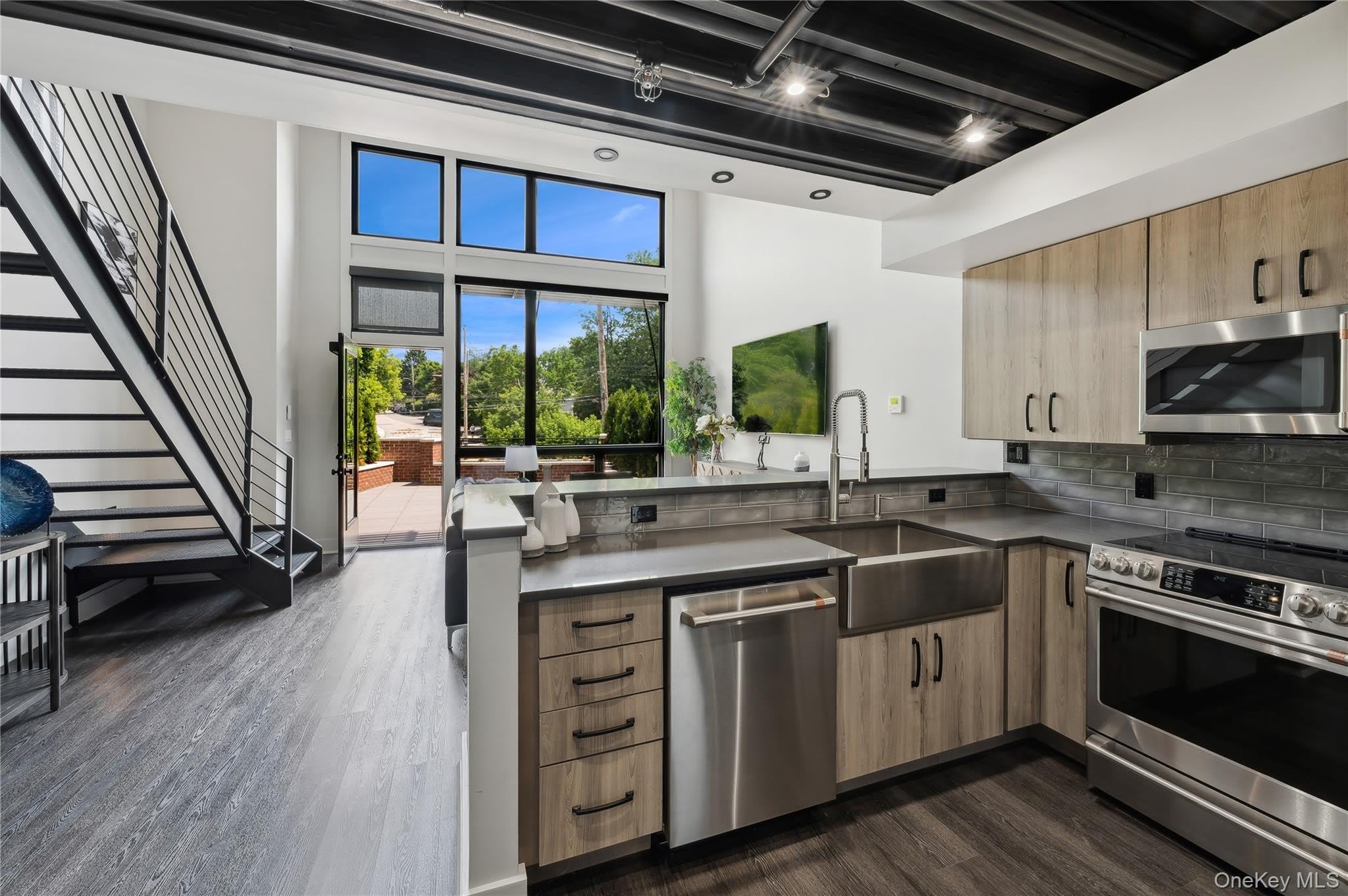 172 E Prospect Avenue – photo 2