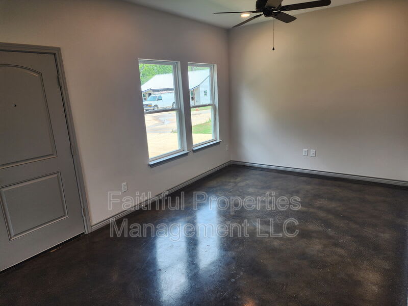 405 North Logan Lane – photo 4