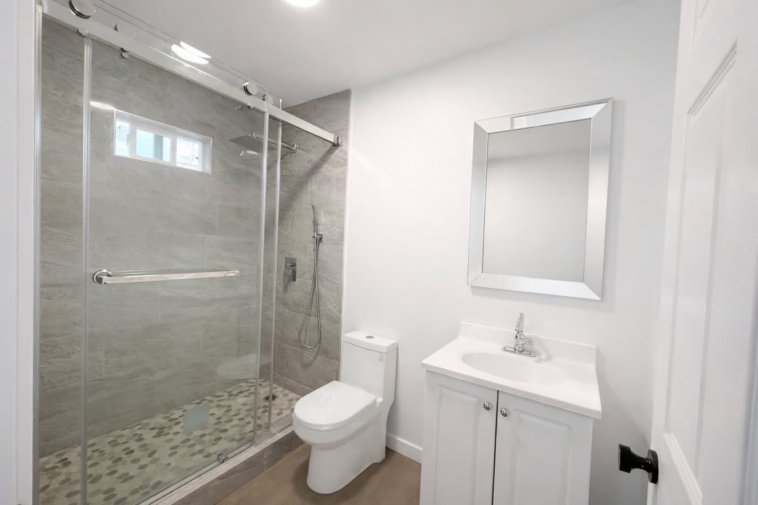 6907 Noble Ave – photo 2