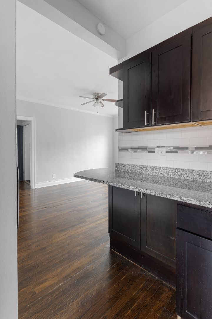 6116 N Winthrop Ave – photo 3