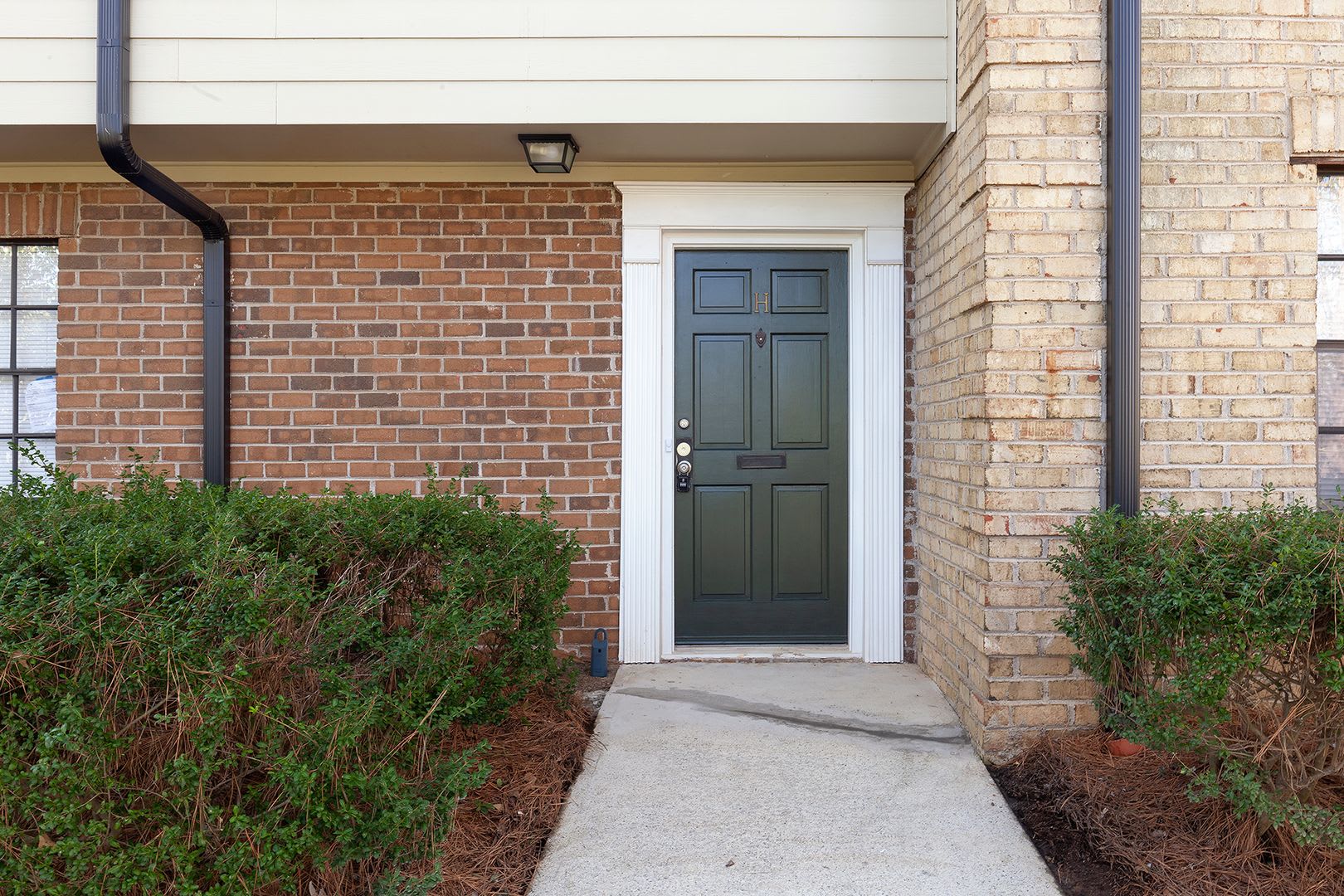 2 Bed 2 5 Bath In Atlanta Security Deposit Is Negotiable – photo 2