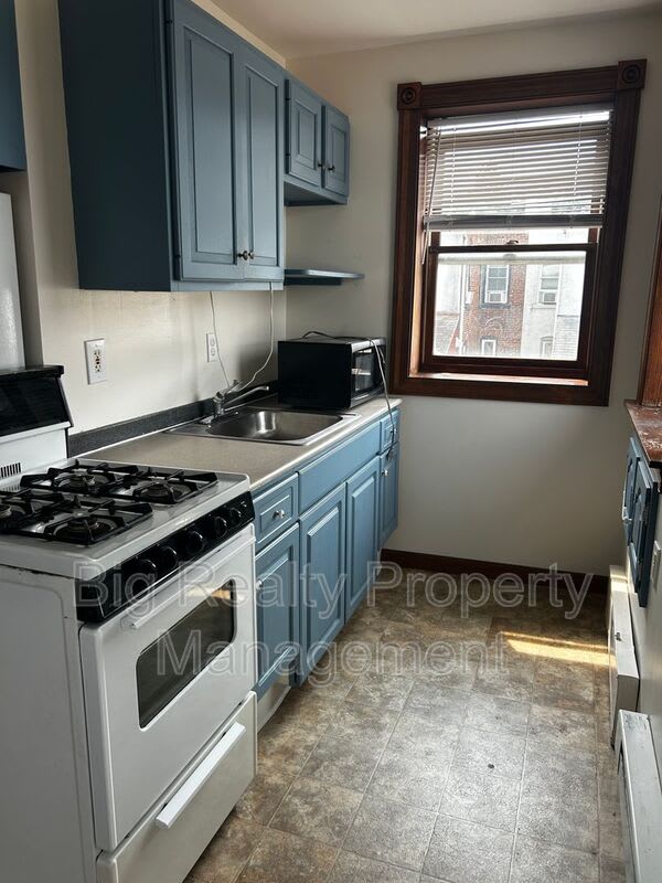 358 Hall St – photo 3