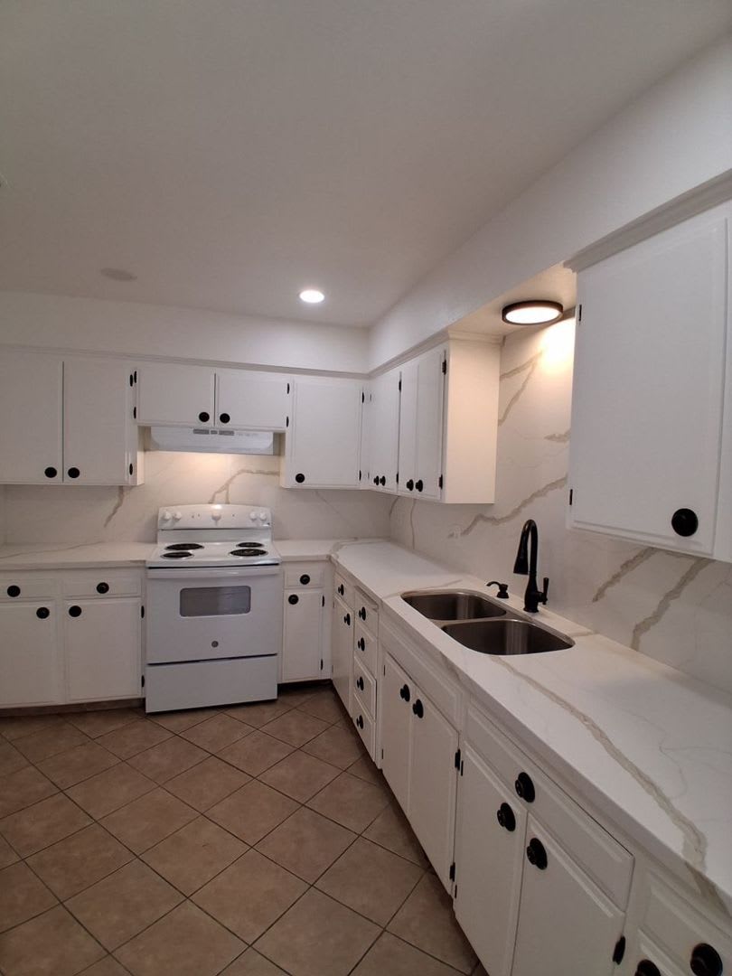 Comfortable 2-bedroom, 2-bath Home in Fresno, CA! – photo 5
