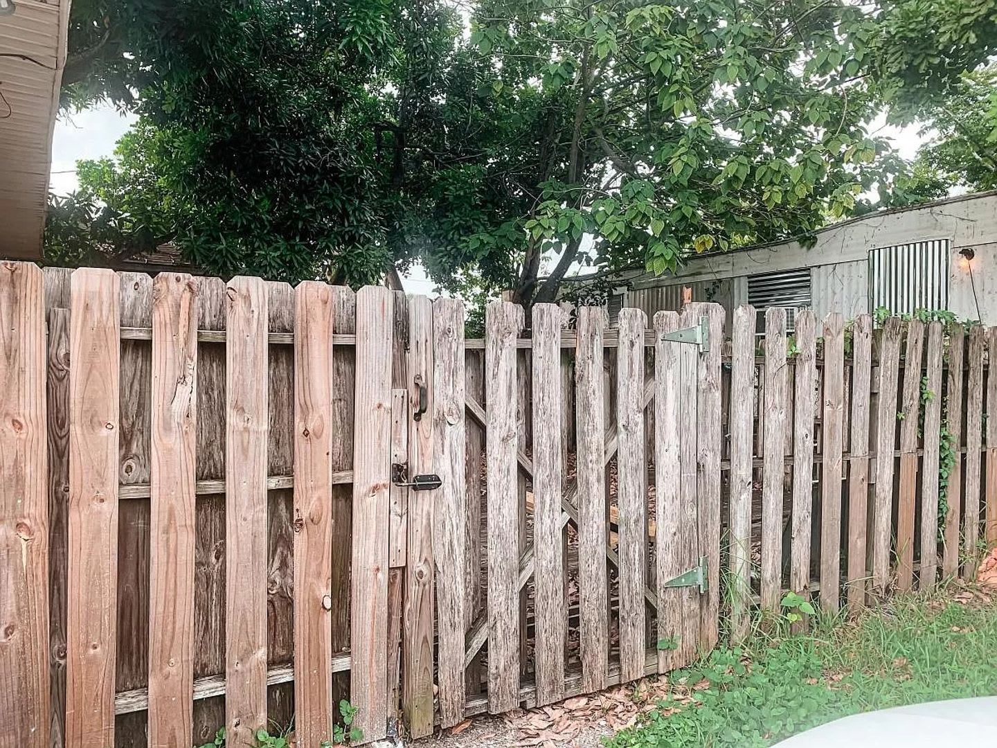 Cozy 2/1 remodeled Bradenton home with privacy fence – photo 3