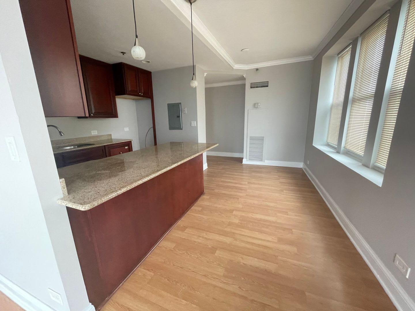 10 N Sheridan Rd – photo 5