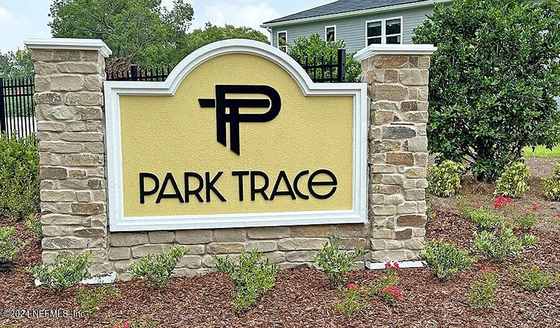 Modern 3-Bedroom Townhome with Two-Car Garage in Crossroads Station – photo 3