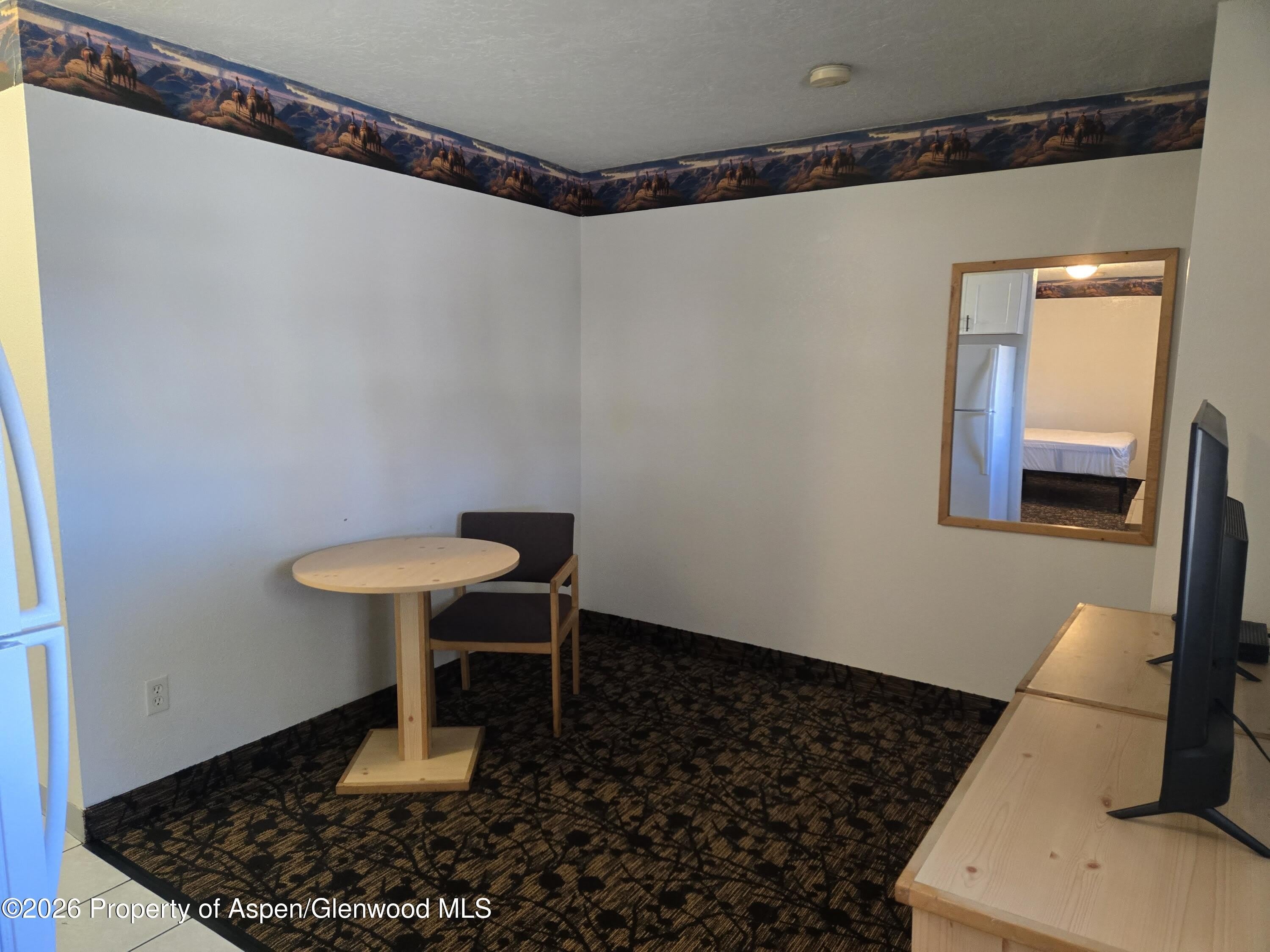 627 W Victory Way – photo 2