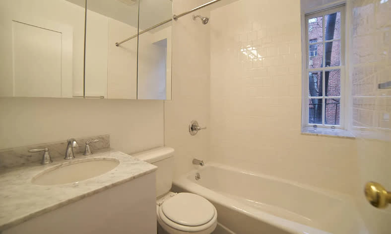 310 E 92nd St – photo 5