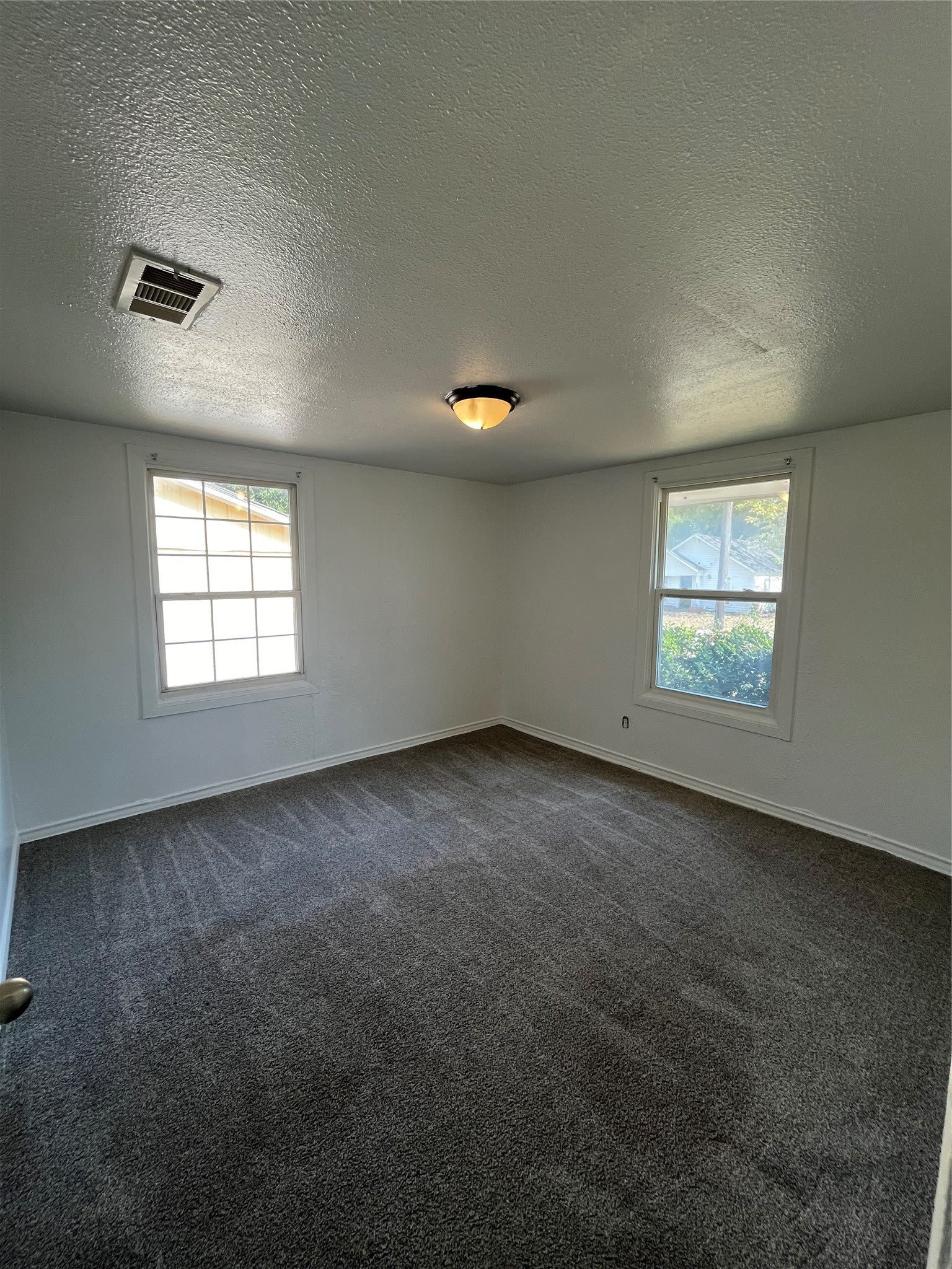 208 E First Street – photo 4