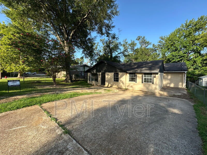 1538 N Hill Ave – photo 2