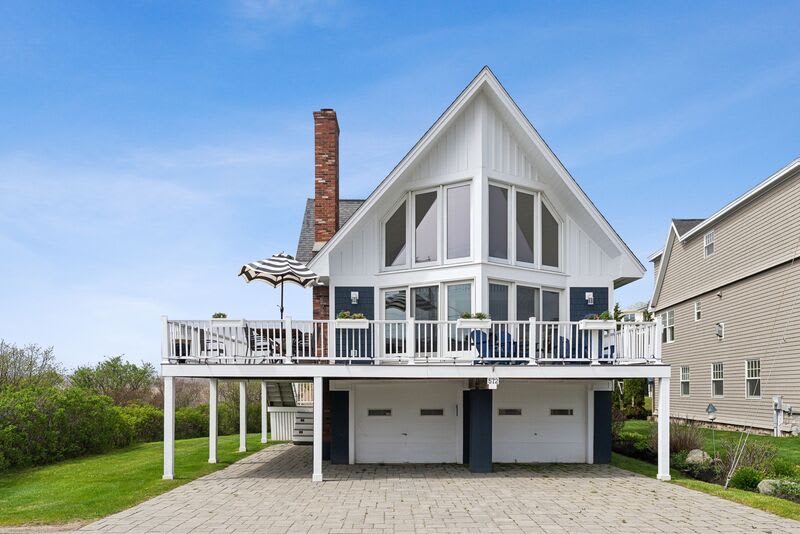 572 Ocean Avenue – photo 2