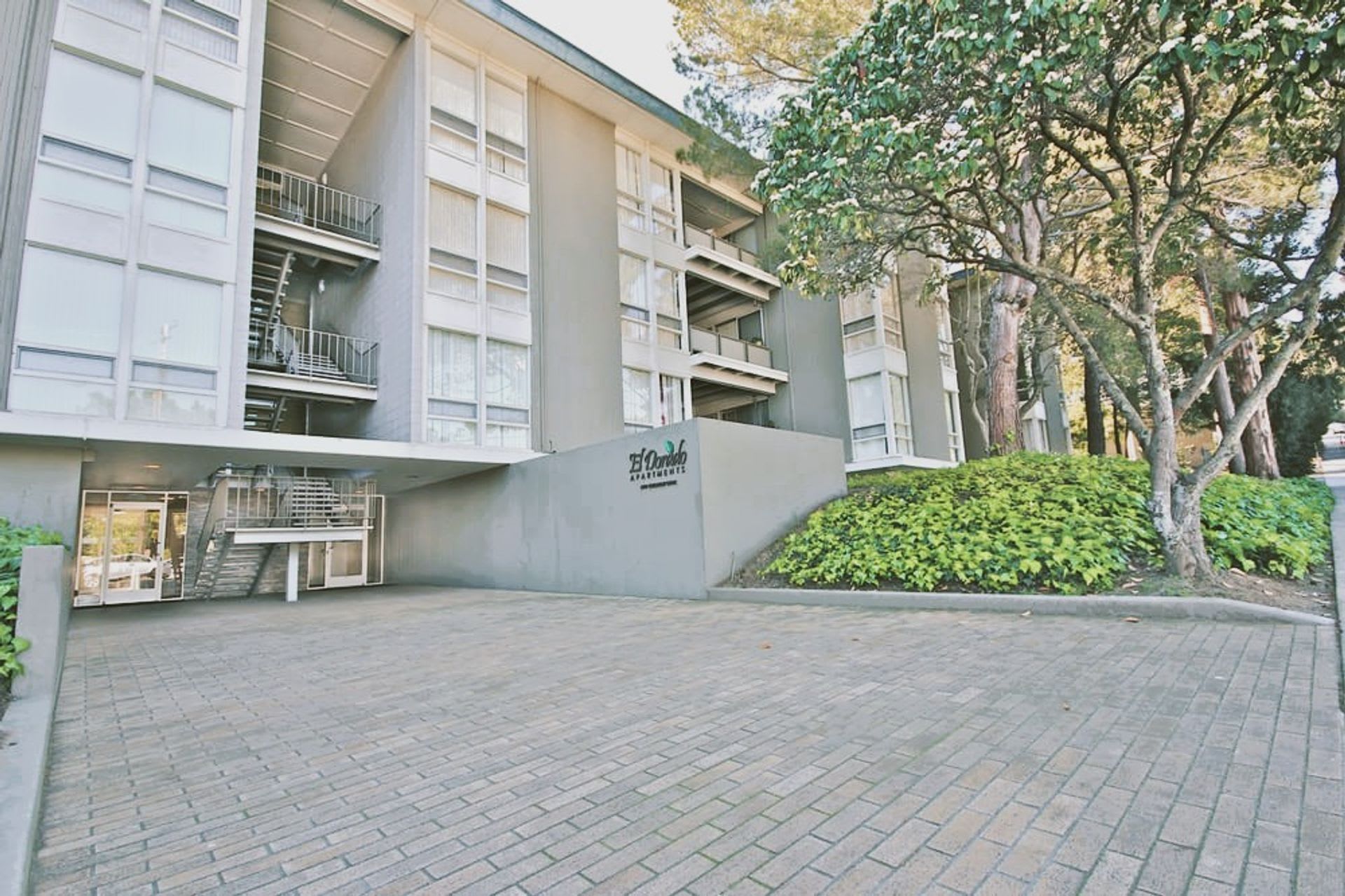 Modern Peninsula Living Across from Carlmont Village – photo 1