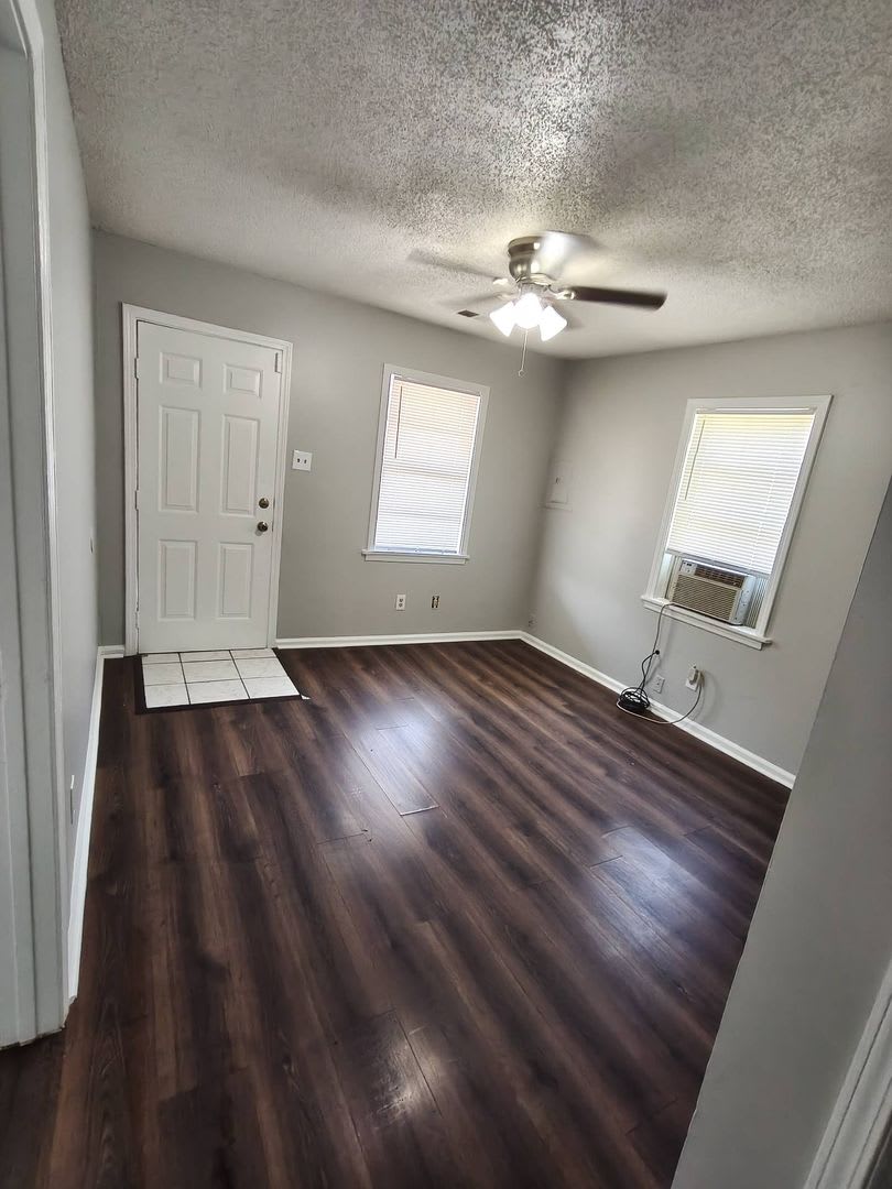 Welcome Home to 1620 Pennsylvania St – photo 2