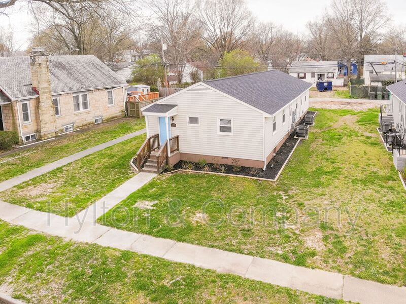 220 W 31st St – photo 1