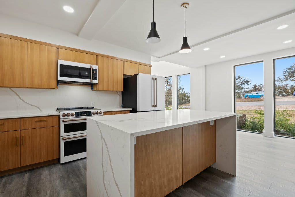 8610 Grandview Drive – photo 4
