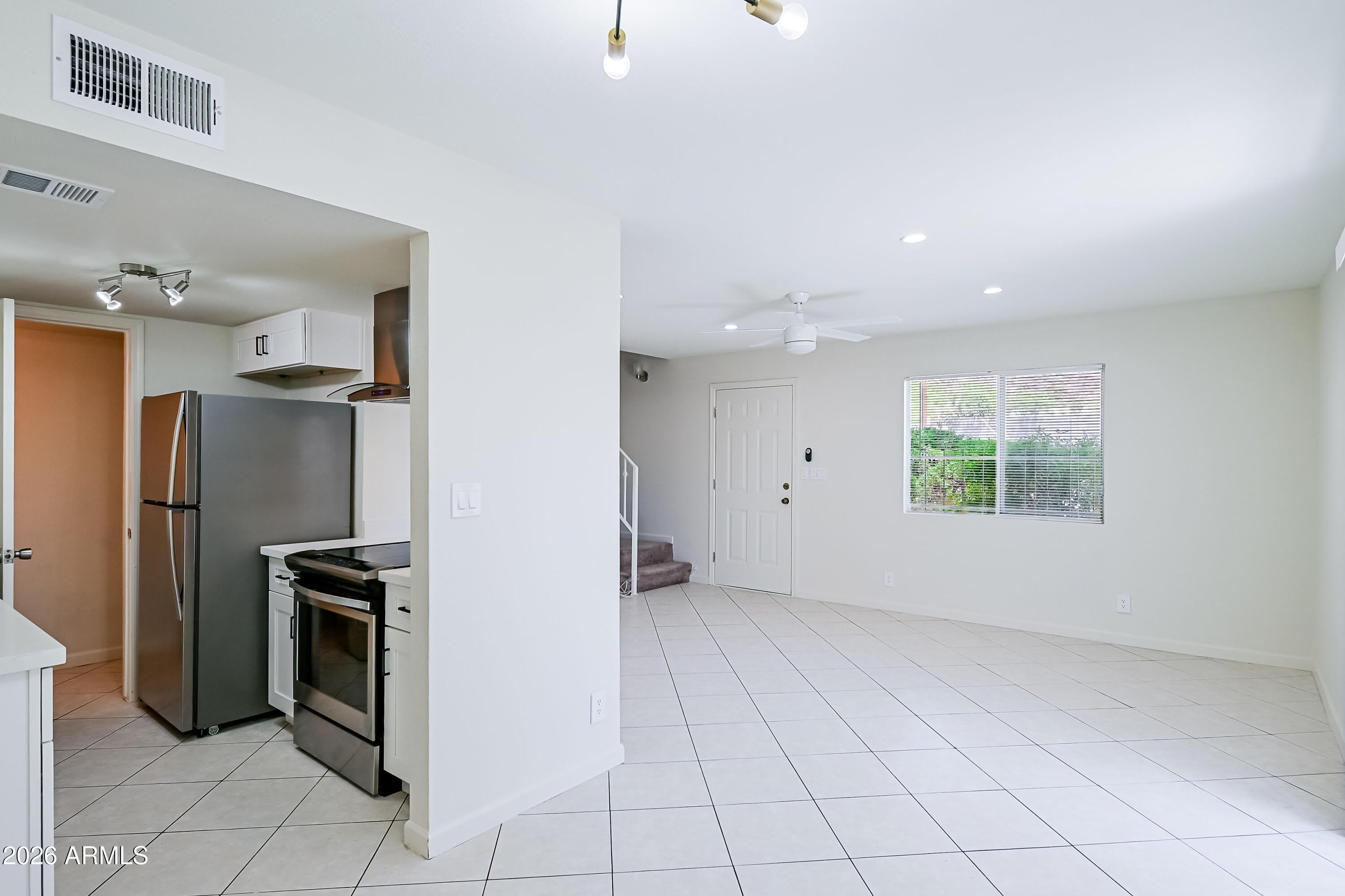 1237 E LAWRENCE Lane – photo 4