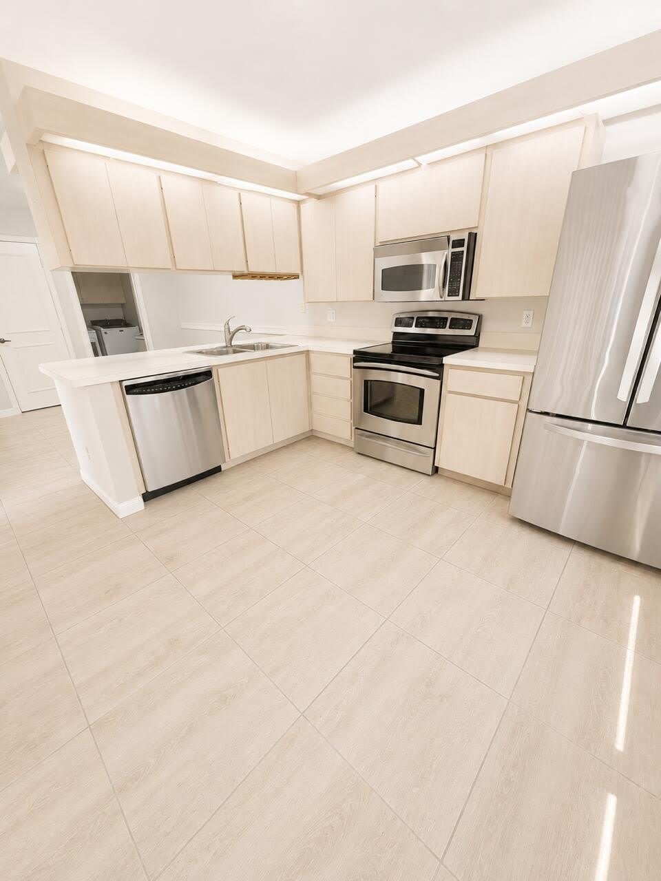 3115 Kingston Court – photo 3