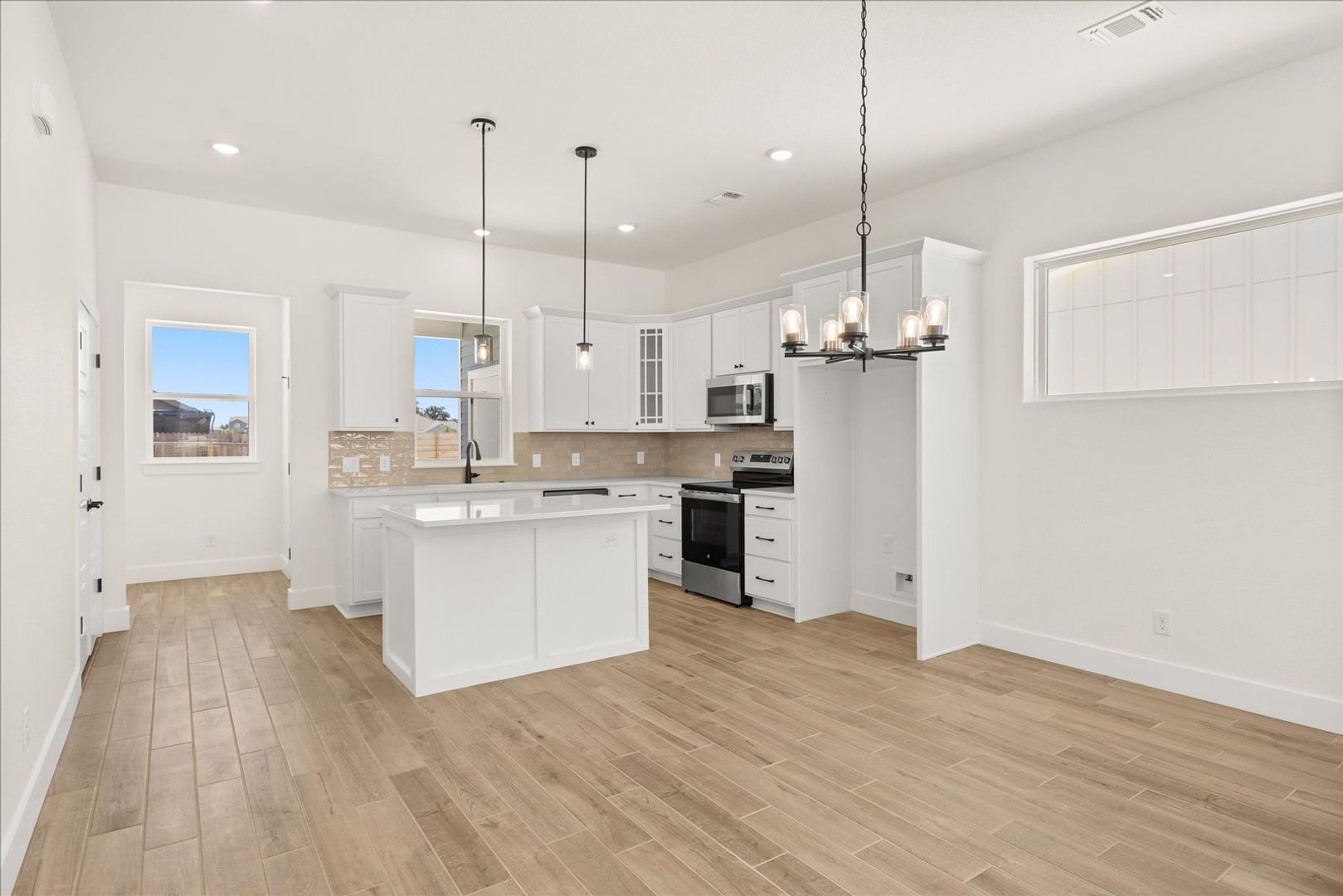 Bright Spacious Beautifully Designed 1 Bed 1 5 Bath – photo 5