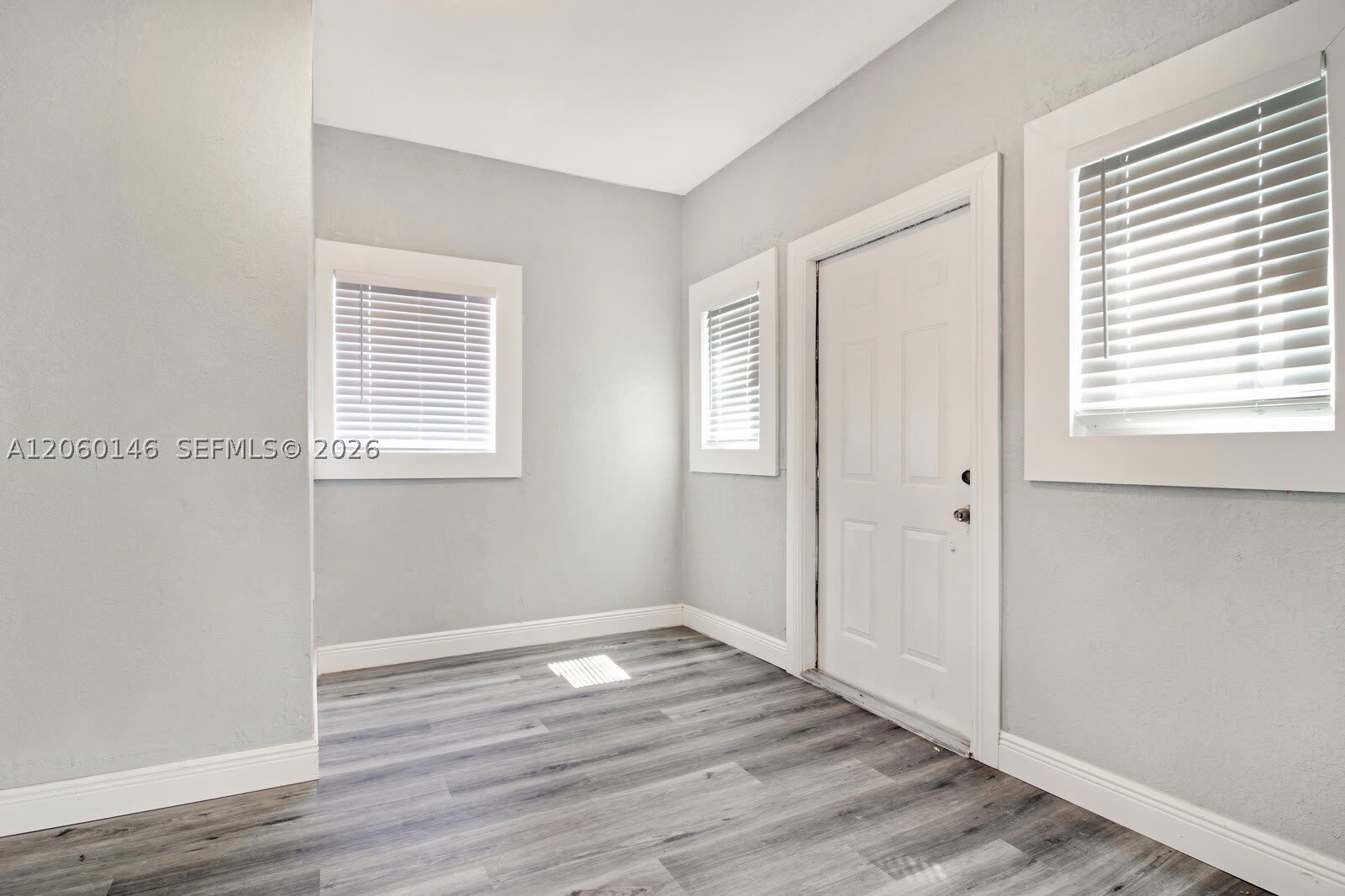 327 SW 20th St – photo 5