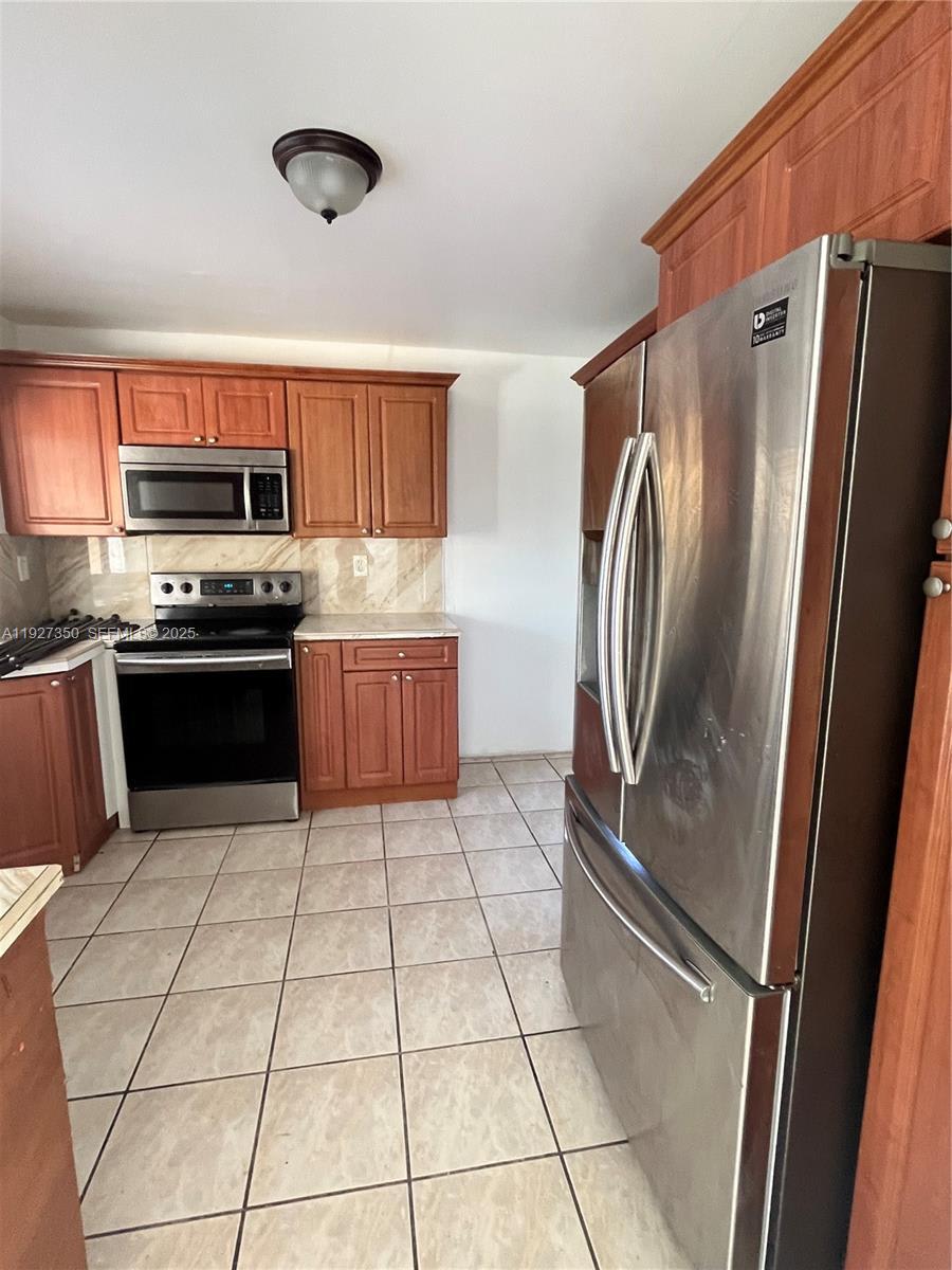 150 NE 173rd St – photo 1
