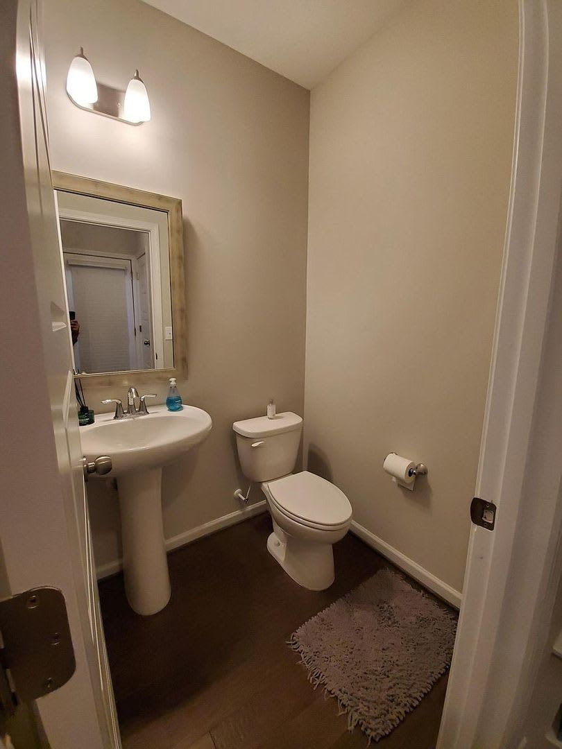 Room in 3 Bedroom Townhome at Metropolitan Dr – photo 2