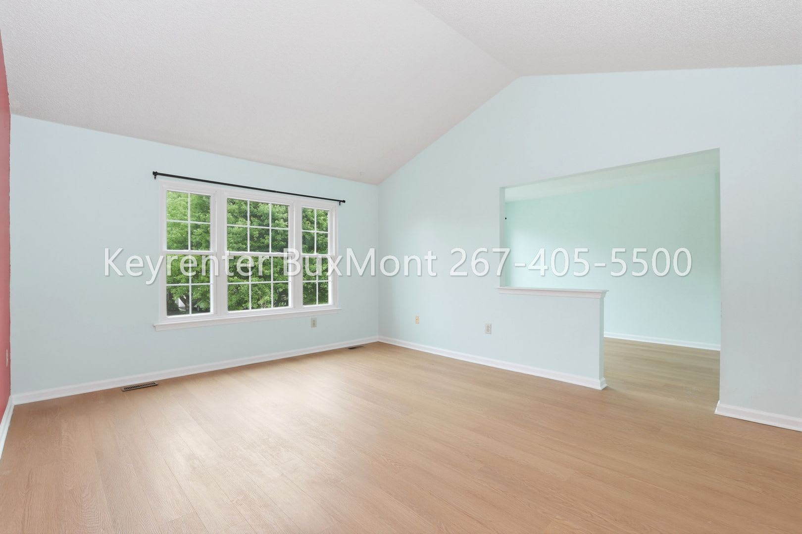 Spacious Townhome with Garage & Finished Basement in Newtown Grant – photo 3