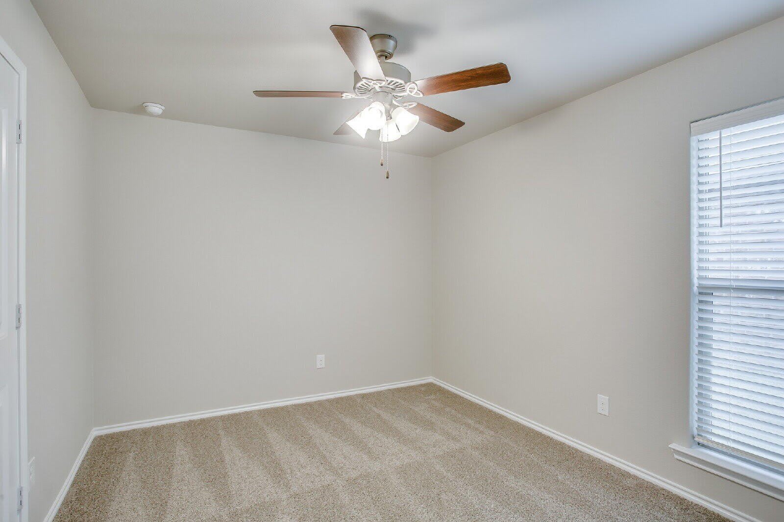 14204 Vernon Avenue – photo 5