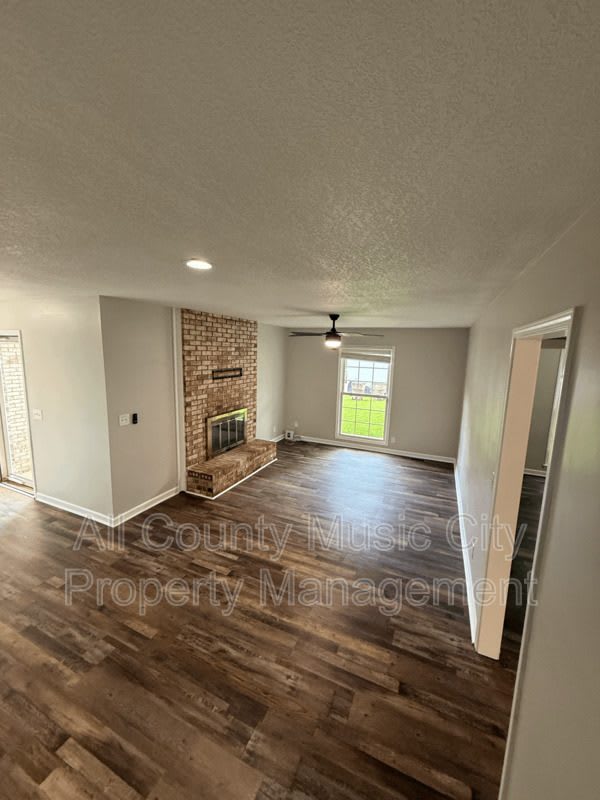 553 Owendale Dr – photo 3