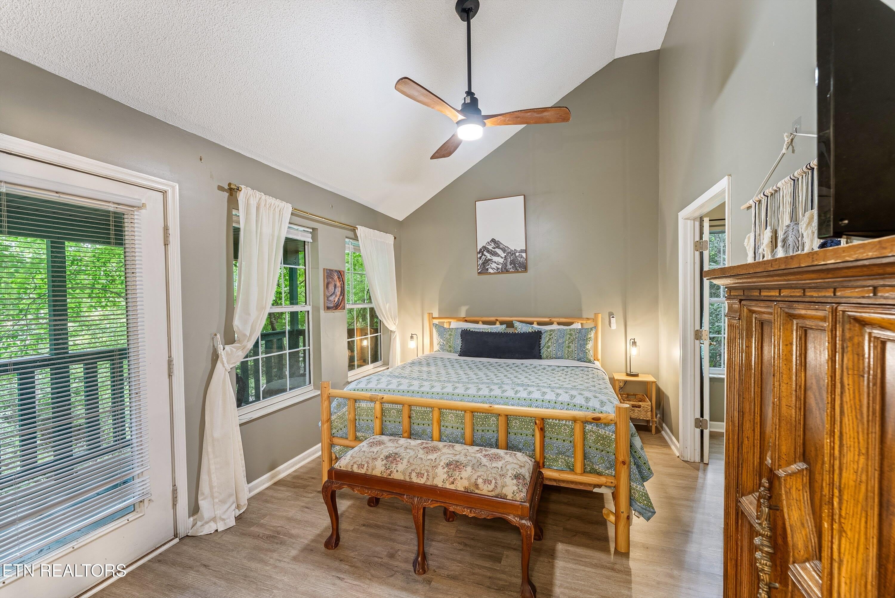 1052 Twin Oaks Rd – photo 3