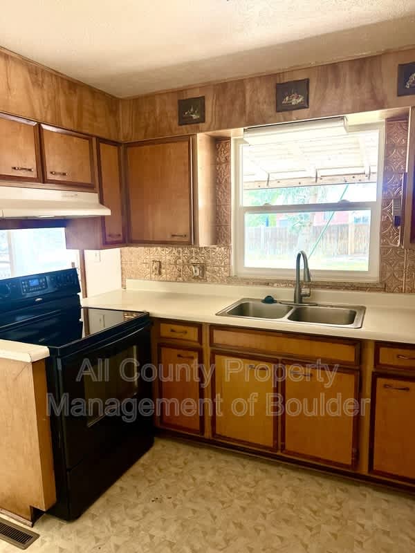 1729 Countess Ct – photo 5