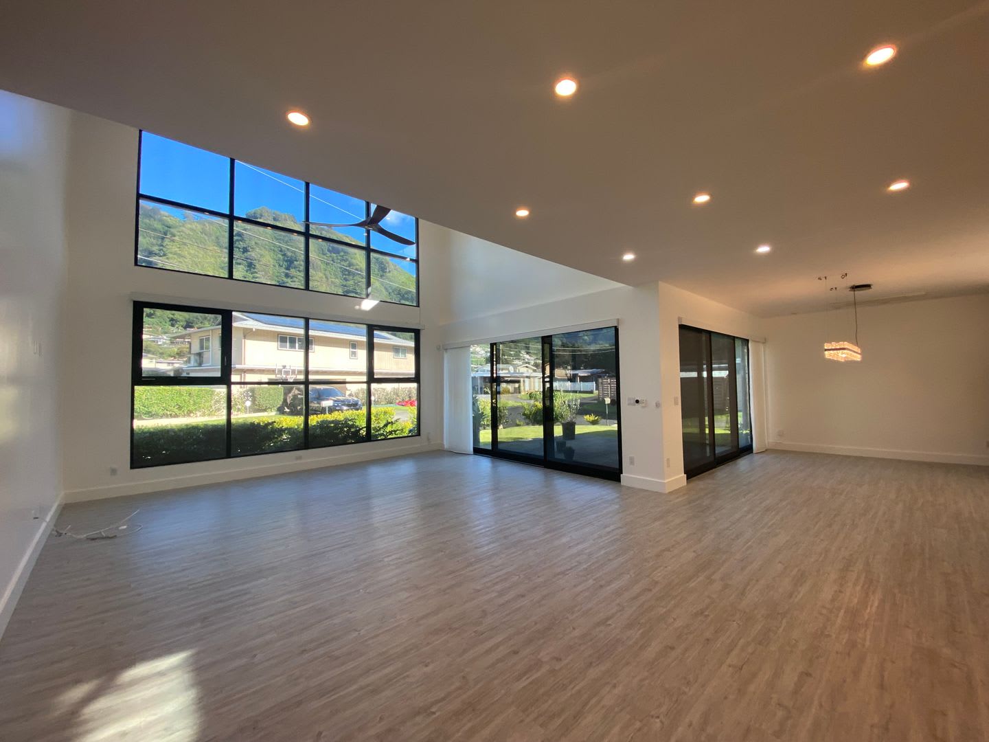 Manoa 5 Bedroom, 3.5 Bathroom, 2-Car Garage Rental! – photo 1