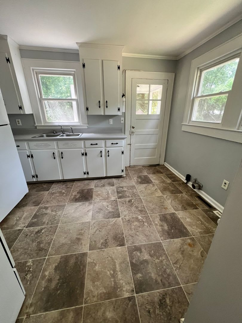 3 Bedroom Home Great Location – photo 3