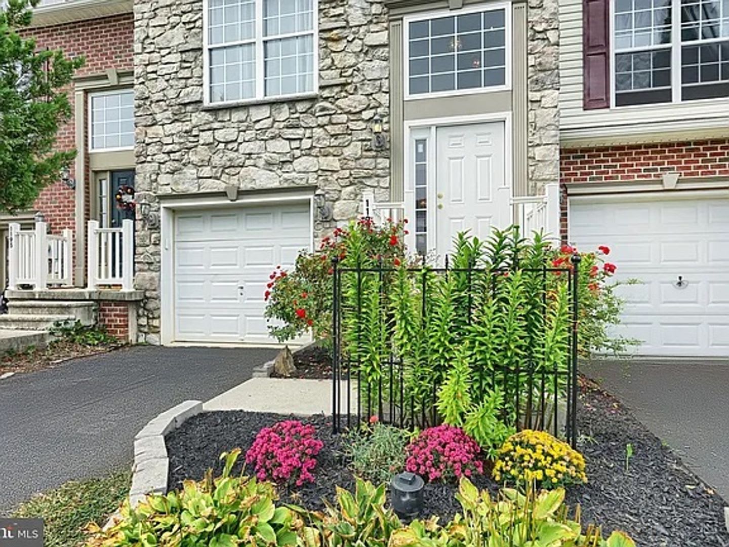 1193 LEDGE DR. YORK, PA 17408 MOVE-IN RENT SPECIAL! ***JACKSON HEIGHTS COMMUNITY*** – photo 4