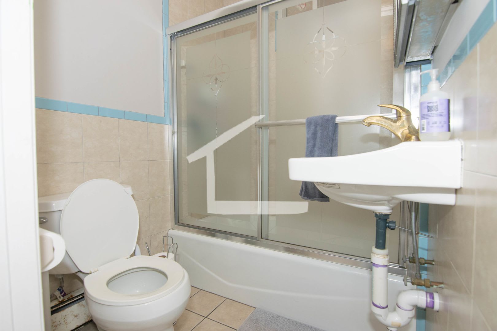 Huge 6 bed in Allston – photo 5