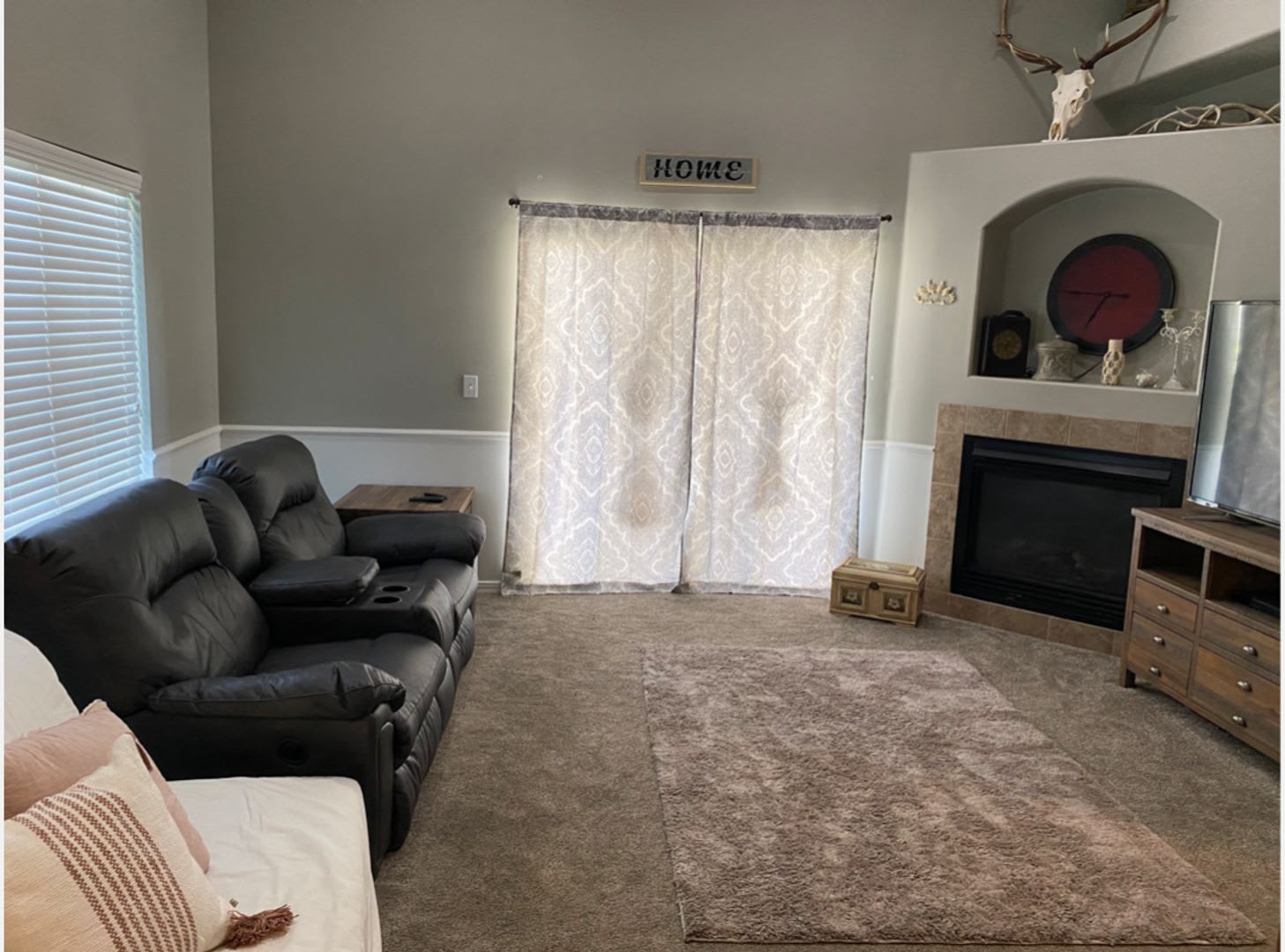Beautiful 3-Bedroom Townhome in a Prime Location – photo 4
