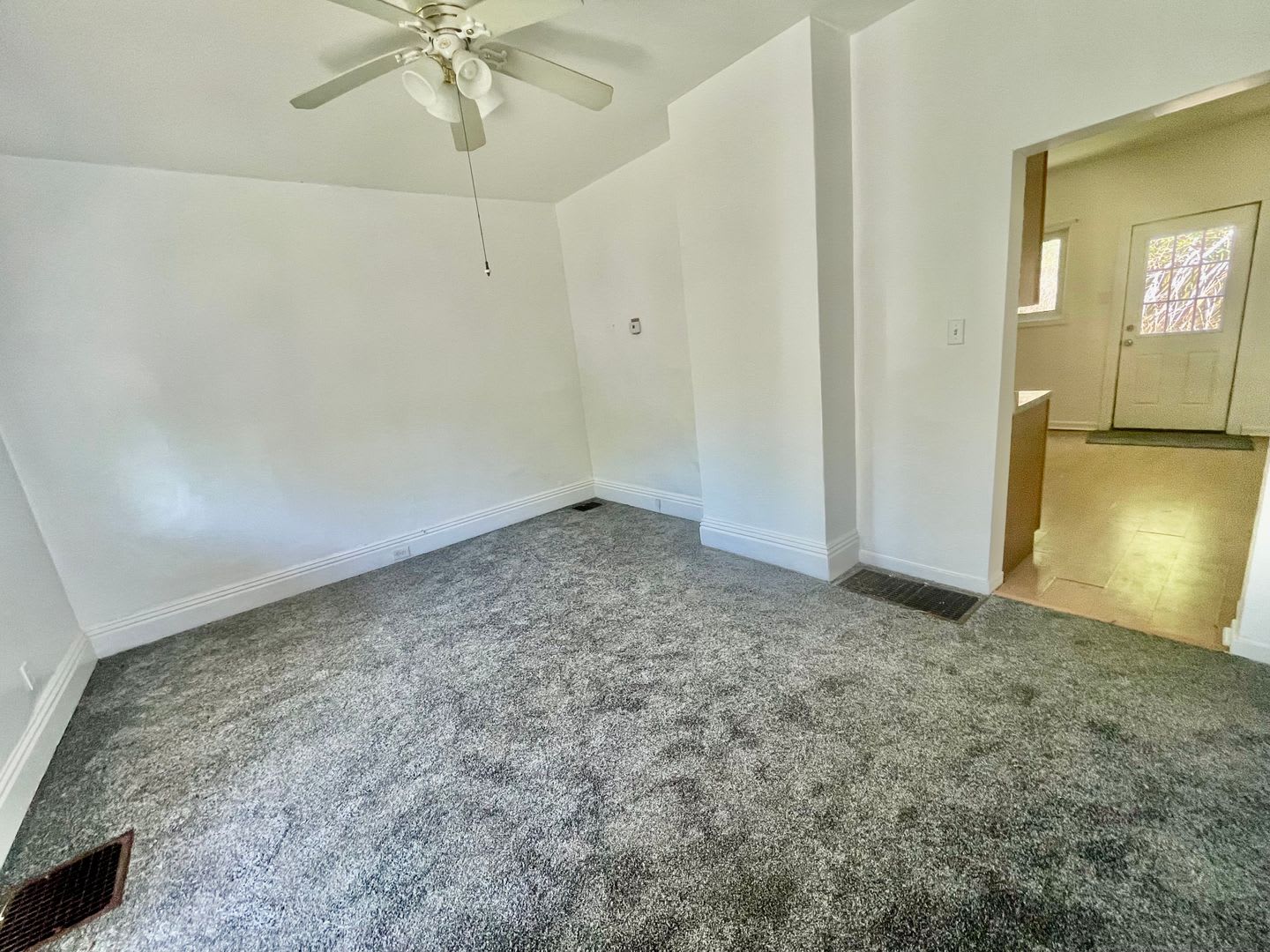 2 Bed 1 Bath- Pittsburgh PA – photo 2