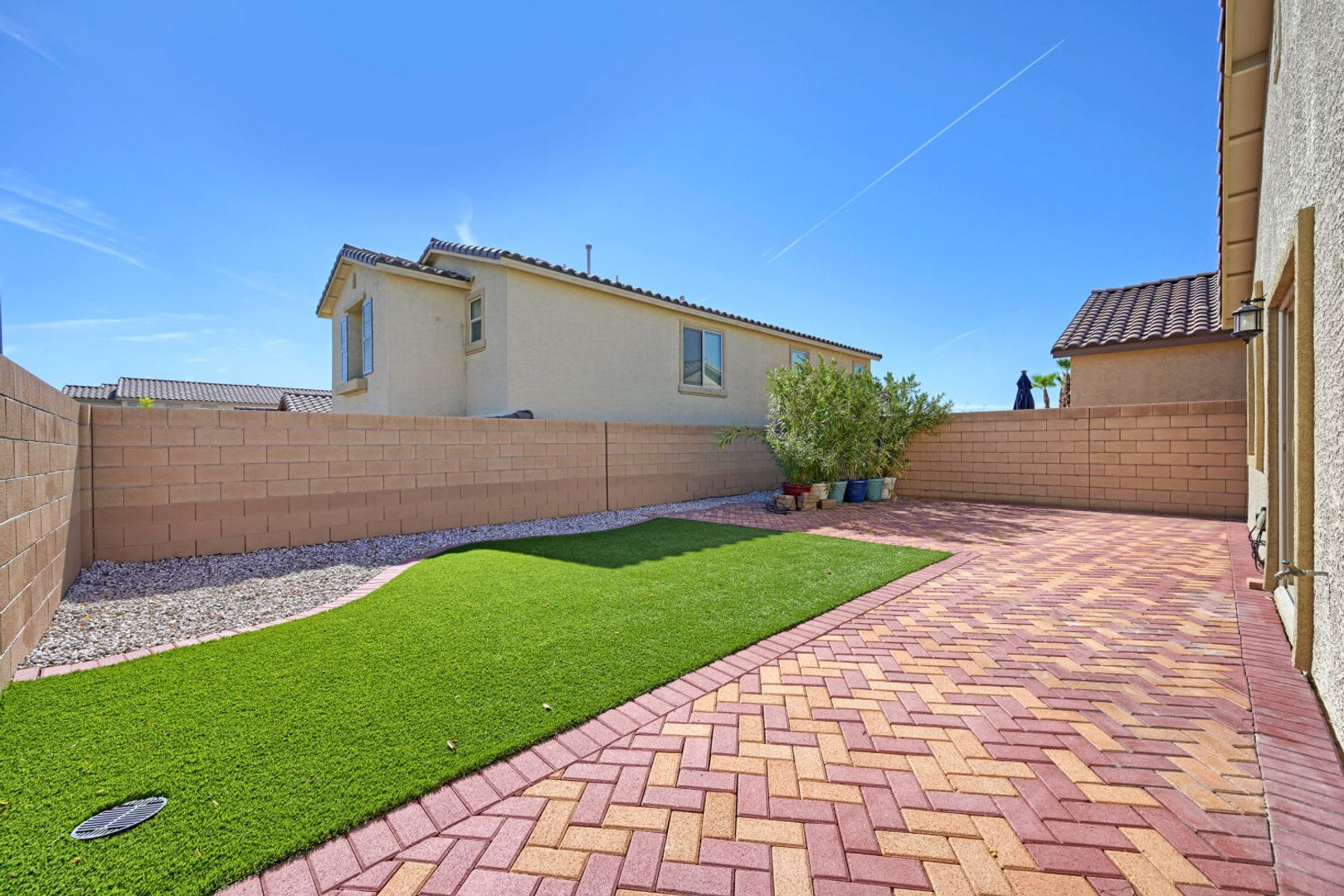 Newly Built 3 Bedroom Home in Gated Community – photo 2