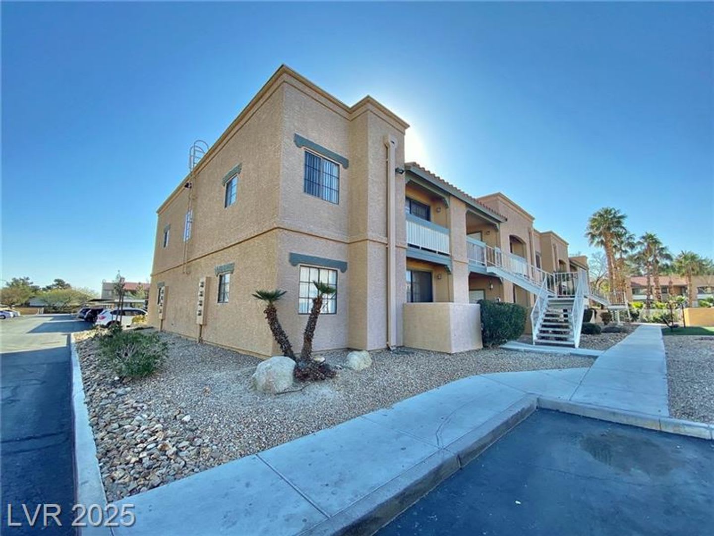 Limited Time Move In Special With This Cozy 1 Bedroom Top Floor Condo – photo 2