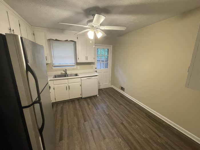 1060 Sourwood Court – photo 5