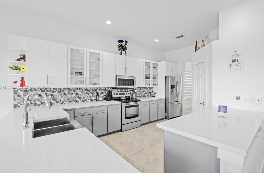 13398 Southwest 28th Street – photo 2