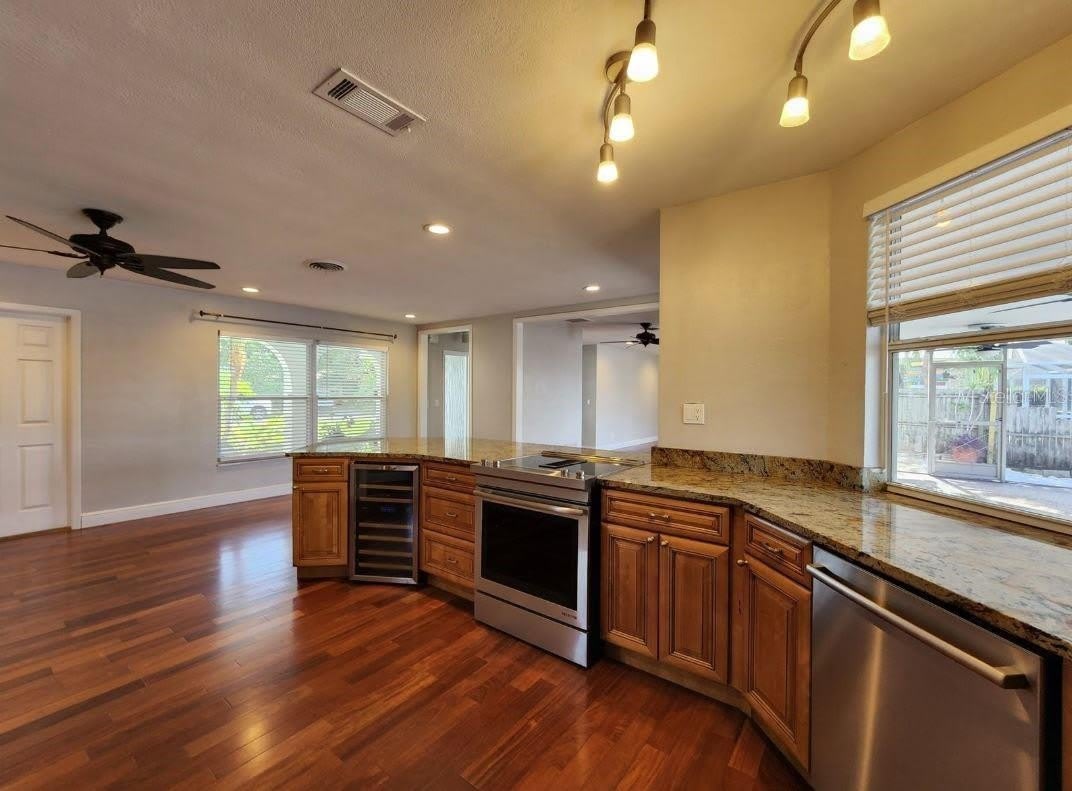 128 98TH Avenue N – photo 4