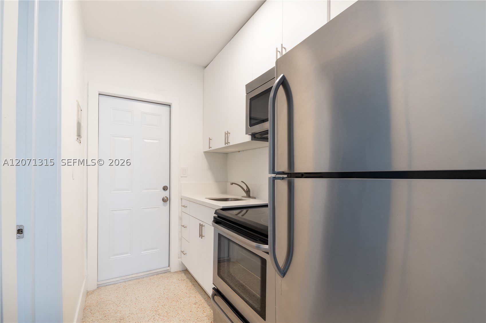 1450 SW 6th St – photo 1