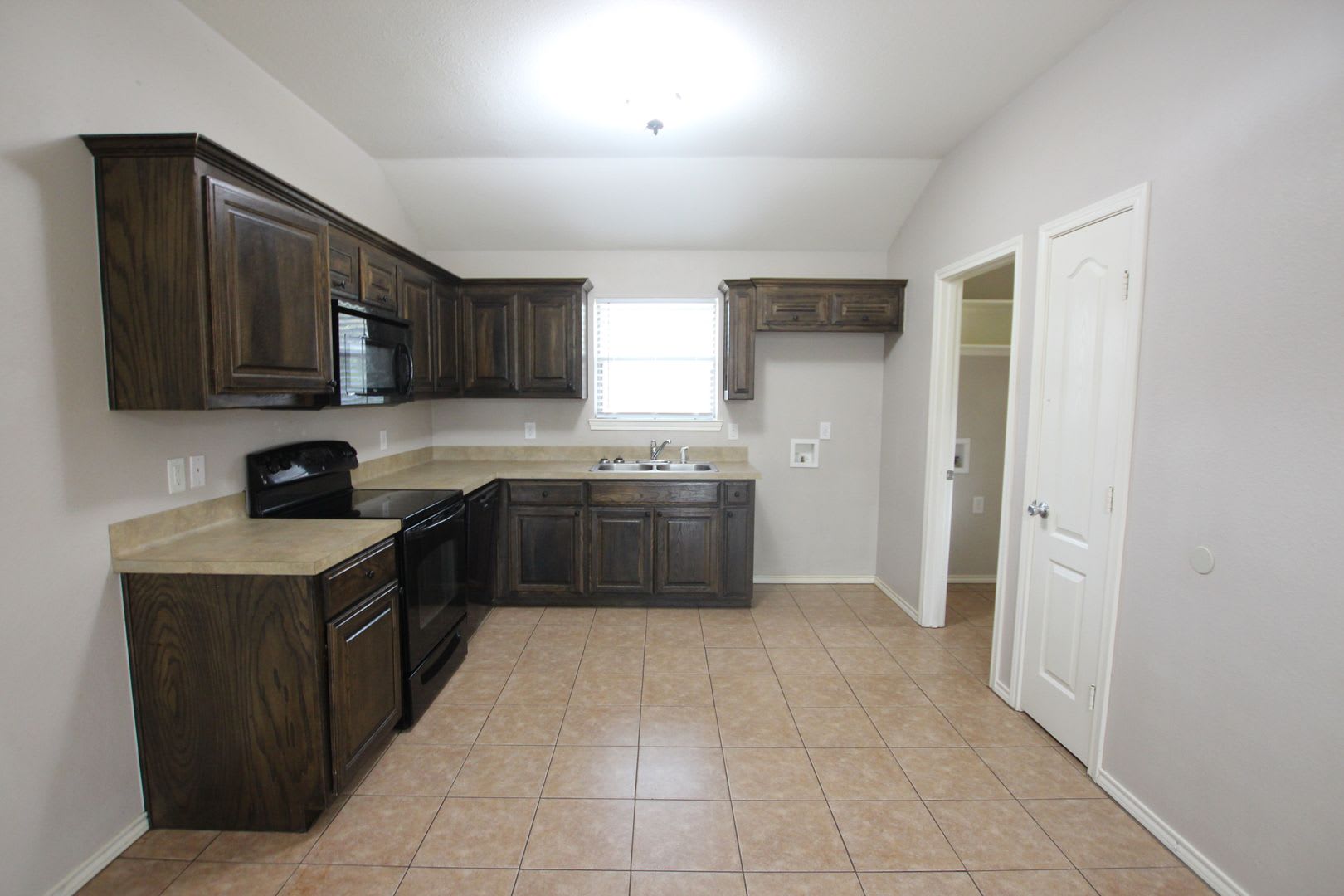 Available 3 Bedroom Duplex in Lindale! – photo 5