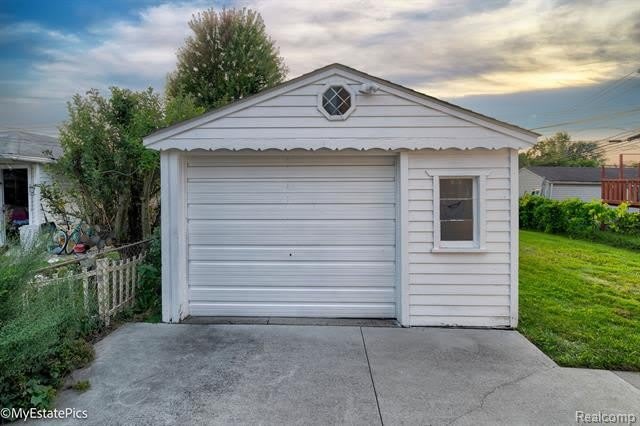 6151 HELEN Street – photo 5