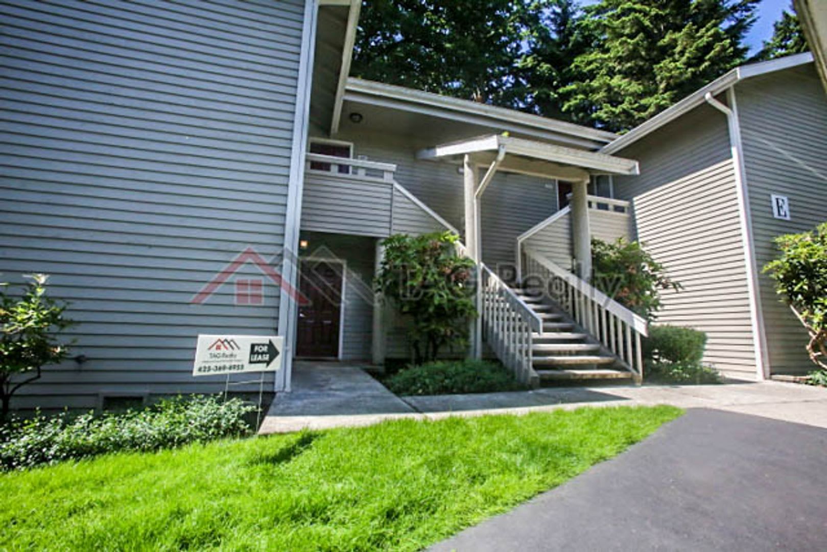 Charming 2 Bed 2 Bath Condo in Redmond – photo 3